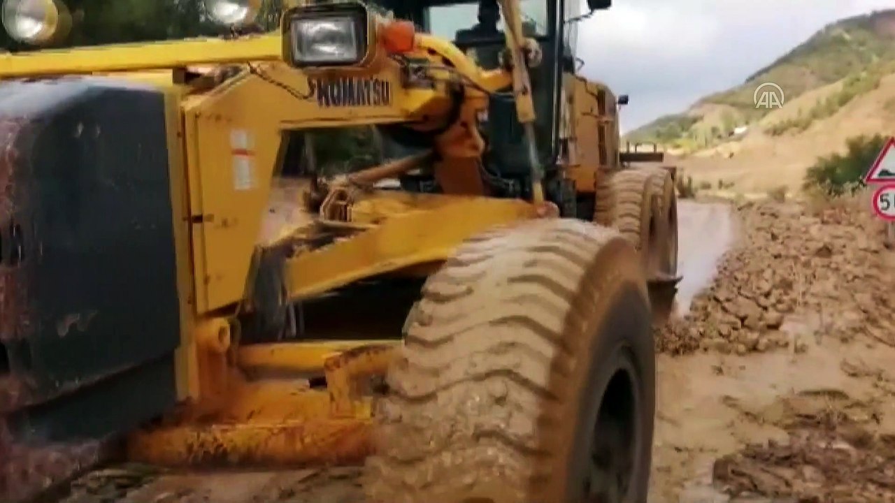 Sağanak nedeniyle kapanan Yedisu-Karlıova kara yolu açıldı - BİNGÖL