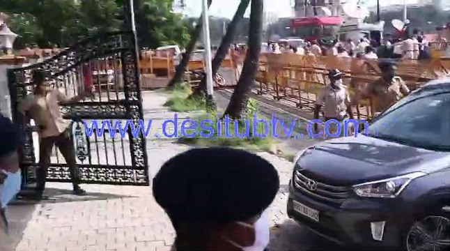 Deepika Padukone reaches NCB office in Bollywood Drug Probe case दीपिका पादुकोण NCBऑफिस पहुंची