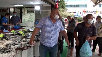 Palamutun fiyatı 7,5 liraya düşünce 5 bin adet balık 3 saatte bitti