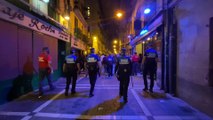 La policía desaloja la calle Comedias en Pamplona