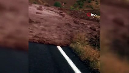 Bingöl’de sağanak yağış heyelana neden oldu...