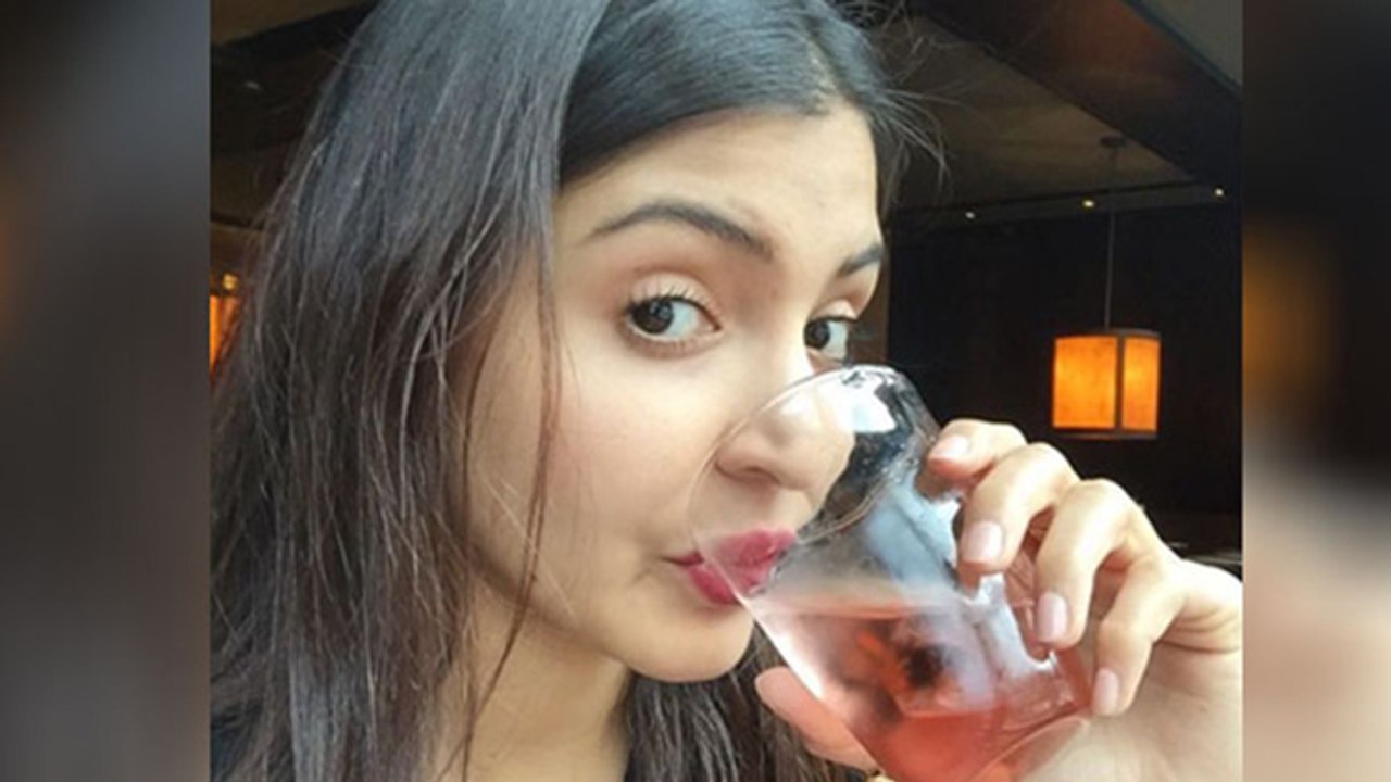 Anushka Sharma अपनी Skin Care के लिए करती हैं ये काम | Anushka Skin Care Tips | Boldsky