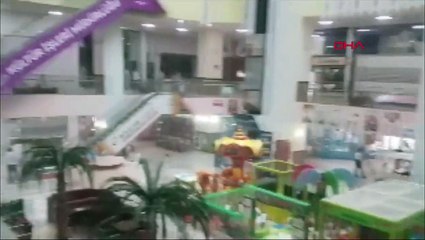 İstanbul’da AVM’de yangın paniği