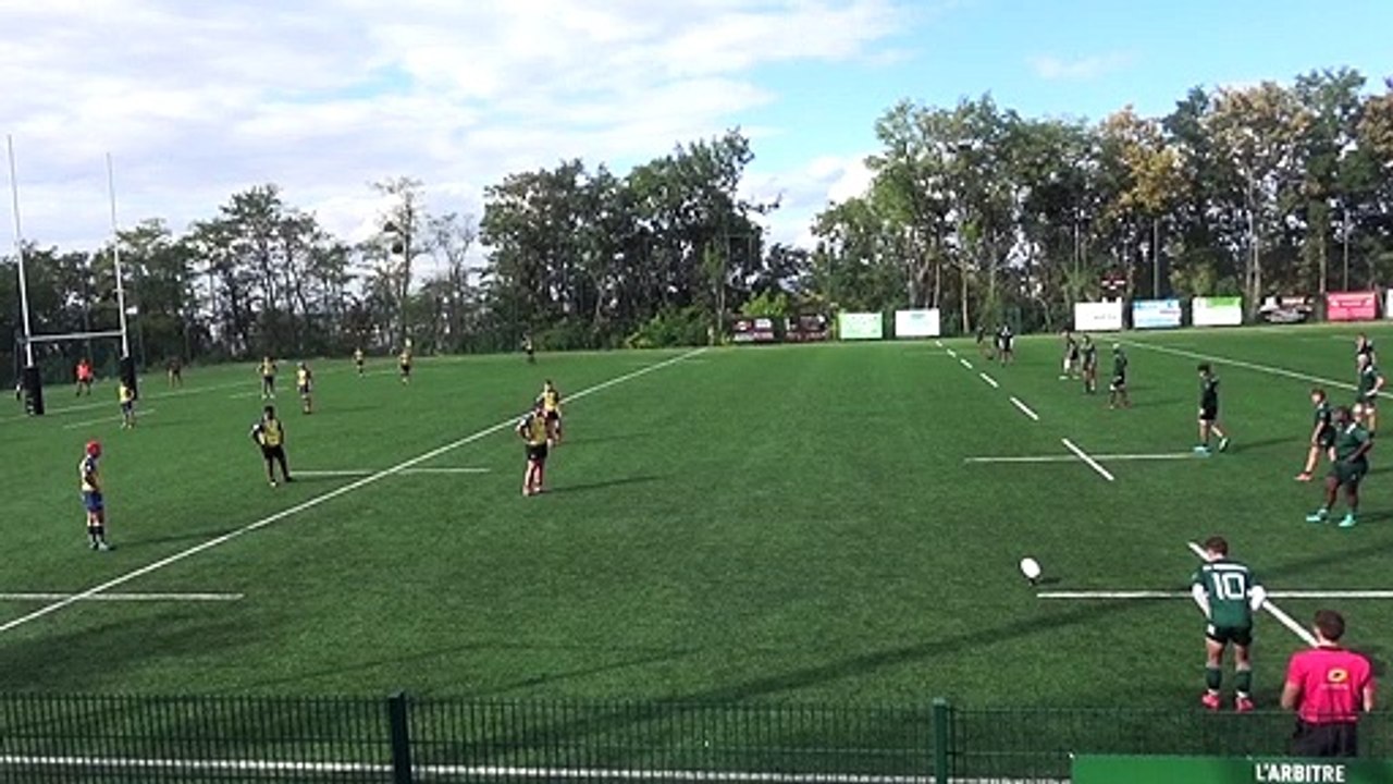 Il monte en pointe pour mettre un caramel et se fait une cheville tout seul