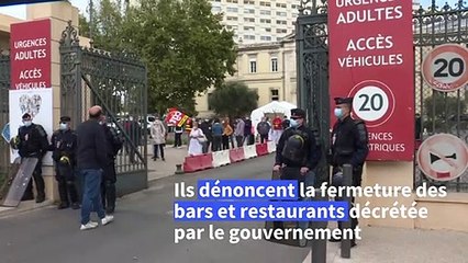 Covid-19: manifestation devant l'hôpital de la Timone à Marseille