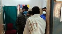 रैबीज के इंजेक्शन उपलब्ध होने के बाद इंजेक्शन लगवाने पहुंची जनता
