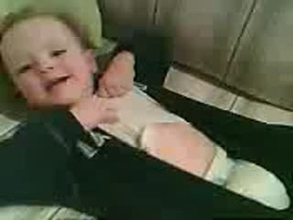 Maxim nous montre son ventre