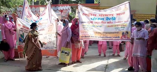 कांधला में कुपोषित रोगों की रोकथाम के लिए आंगनबाड़ी महिलाओं ने निकाली जागरूक रैली