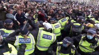 Violence ERUPTS as police clash with anti-lockdown protesters in Trafalgar Square, London