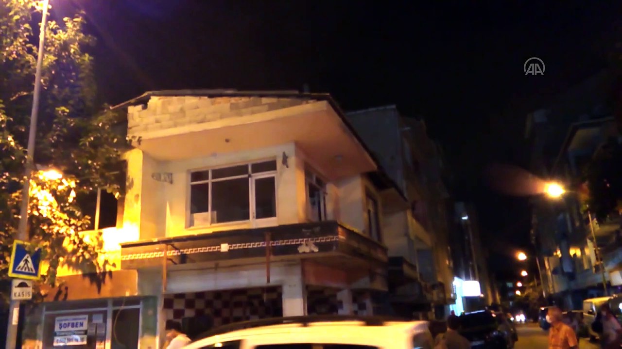 Küçükçekmece'de uyuşturucu sattıkları iddia edilen 3 kişi gözaltına alındı - İSTANBUL