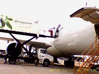 Aeroporto de GRU- Na pista com o Trator Valmet