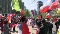 Cientos de manifestantes protestan en Santiago contra una nueva Constitución en Chile