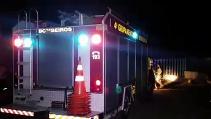 Bombeiros combatem incêndio que iniciou em churrasqueira, no Bela Vista