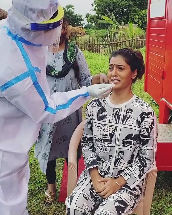 Actress cries like a child while taking covid19 test - Video