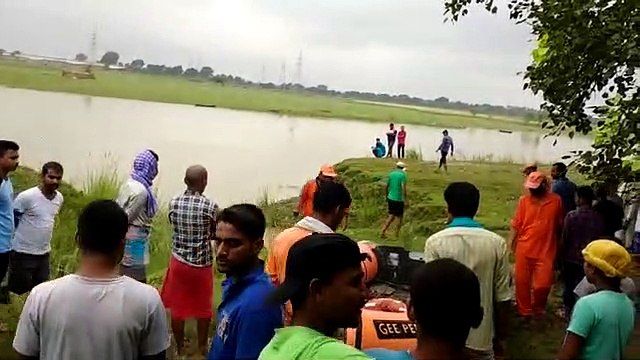 महिला मित्र के साथ बैठे दो लड़कों को ग्रामीणों ने दौड़ाया, एक ने नदी में लगाई छलांग,तलाश जारी