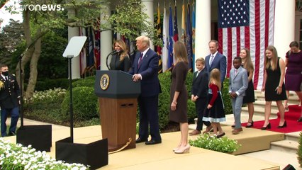 ترامب يختار إيمي كوني باريت لخلافة روث بادر غينسبرغ في المحكمة العليا