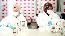 Türk Kızılay ürettiği cerrahi maskeleri ihtiyaç sahiplerine ücretsiz dağıtıyor - ANKARA