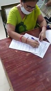 गाजियाबाद: रुपये लेने का सोशल मीडिया पर वीडियो हो रहा वायरल