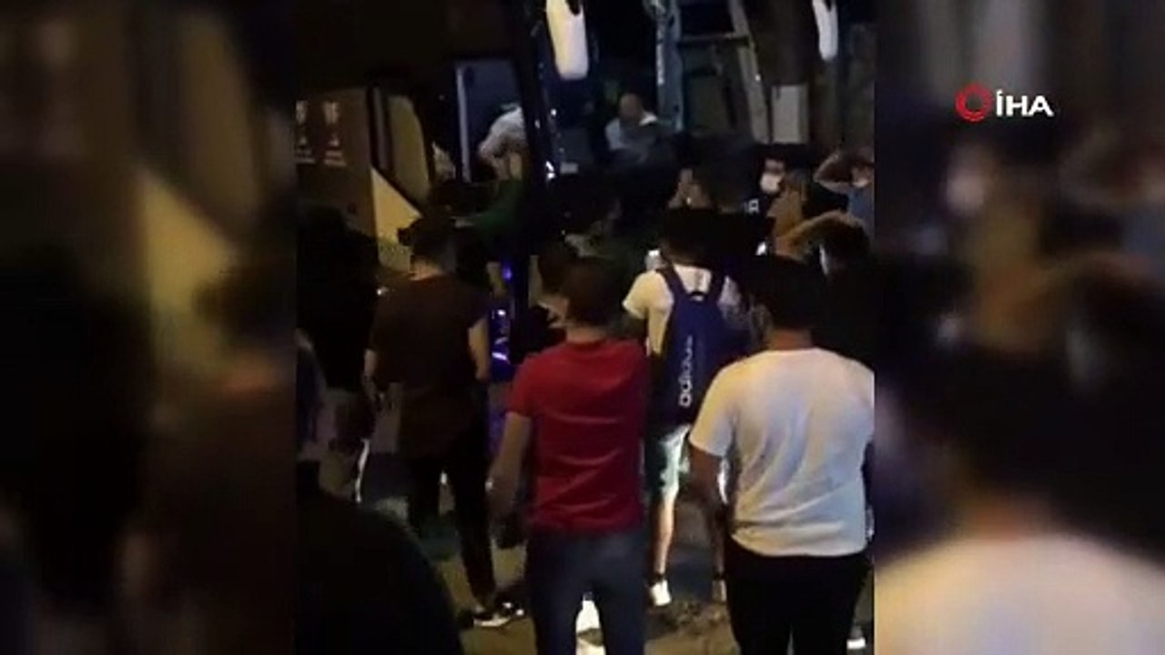 Tuttukları takım kaybedince tesisi basıp takım otobüsünün önünü kestiler