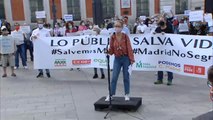 Vecinos se solidarizan con los barrios del sur de Madrid en una protesta ante la Puerta del Sol