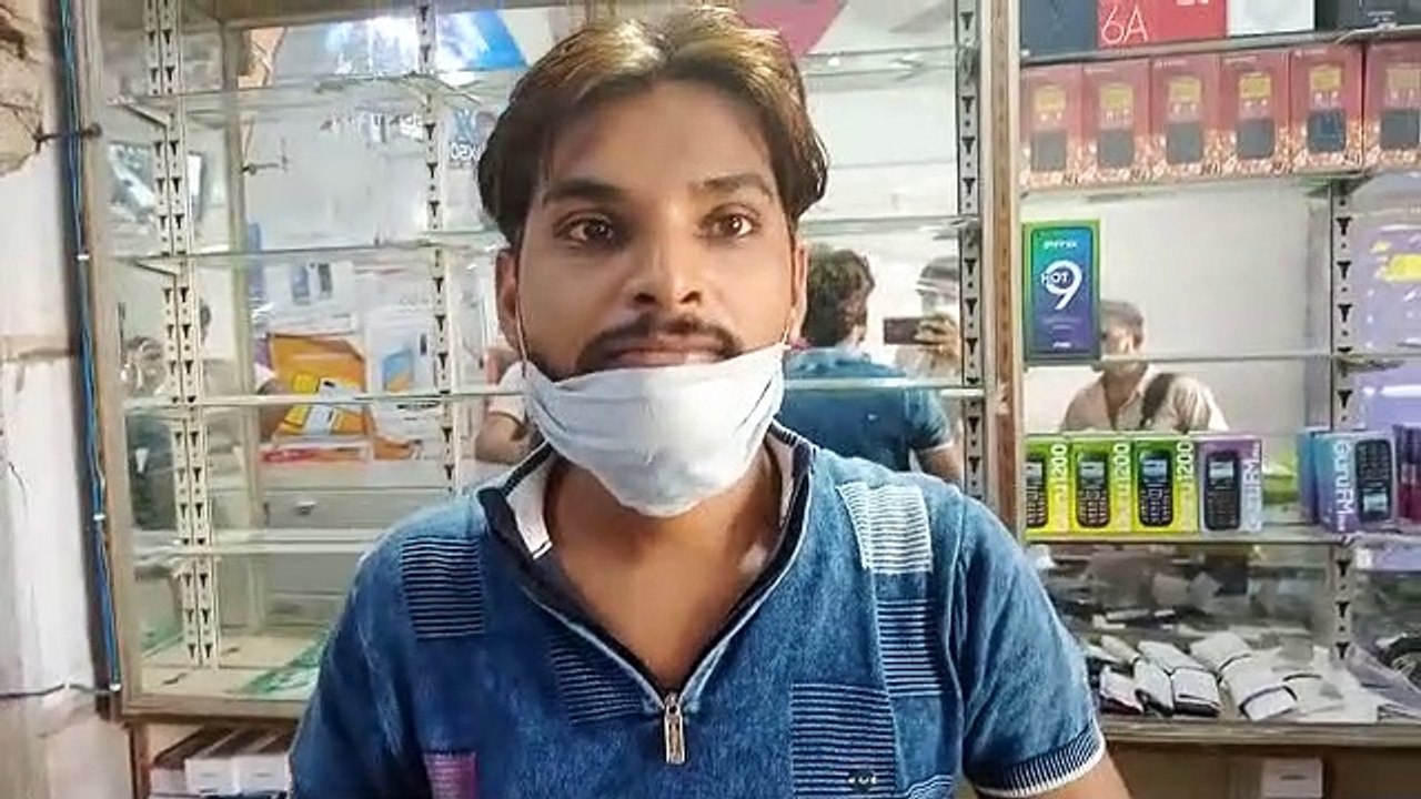 चोरों ने दुकान के पीछे लगी चैनल का ताला तोड़कर उड़ाया लाखों का माल