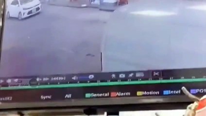 فيديو: فتاة تتسبب في اشتعال النيران بسبب القيادة!