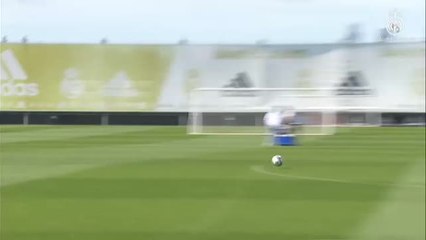 Скачать видео: El Real Madrid vuelve a entrenar tras su victoria contra el Betis