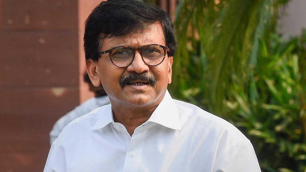 Fadnavis-Raut meet raises political eyebrows in...