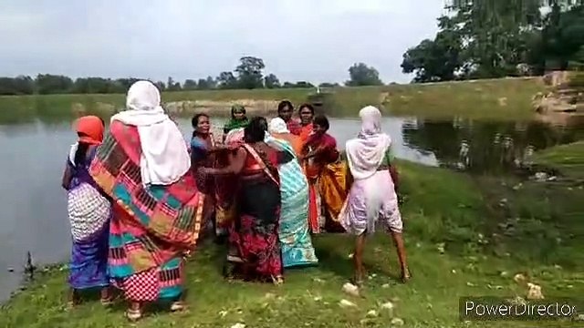 तालाब में मछली पकड़ने पर समिति की ग्रामीणों ने की पिटा, पुलिस बनी मूकदर्शक