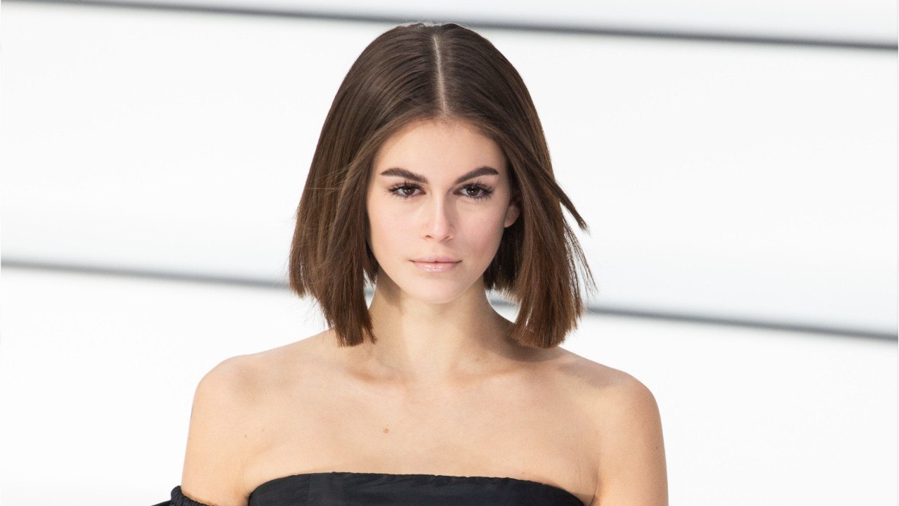 Kaia Gerber: Mint Green Barrette, Pink Hair