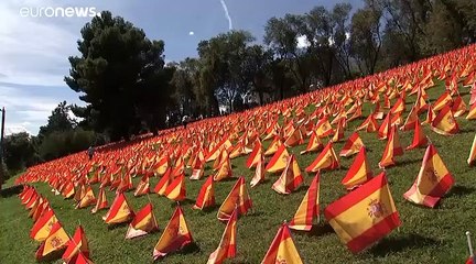 Espagne : des milliers de drapeaux en hommage aux victimes du Covid-19