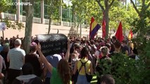 شاهد: المئات من سكان مدريد يتظاهرون ضد الإغلاق الجزئي