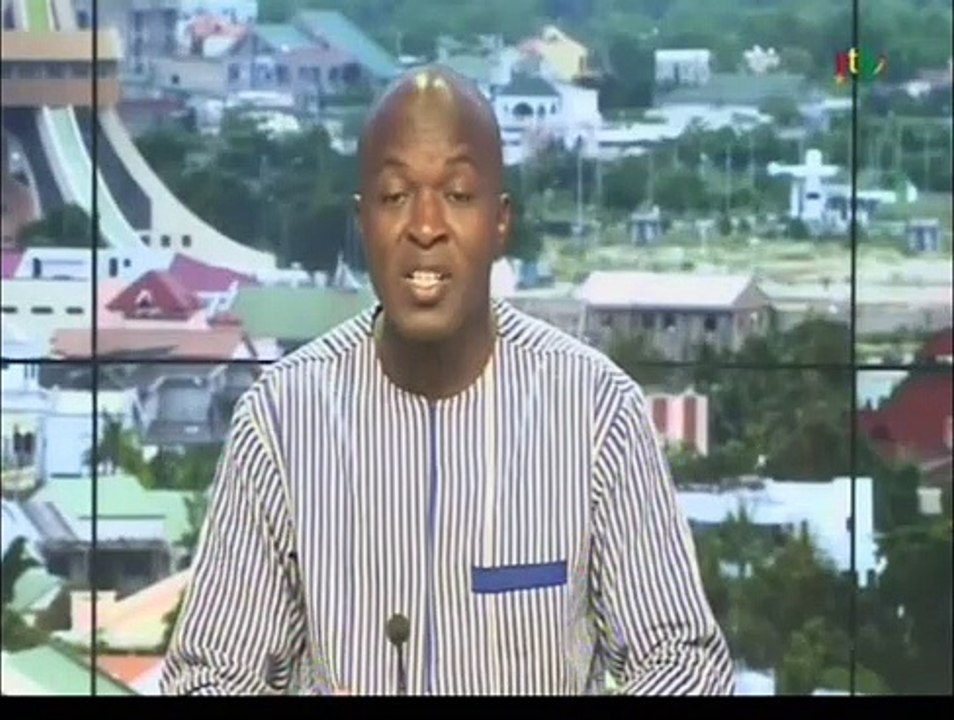 RTB/Remise de parchemin à plusieurs participants à la formation sur la gestion des projets