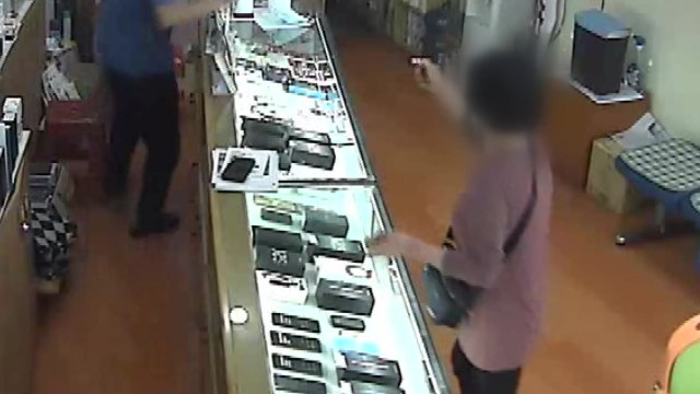 [단독] 전화 요금 비싸다 ...대리점에 불 지른 60대 여성 / YTN