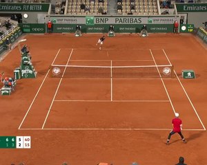 Wawrinka overwhelms Murray in French Open first round