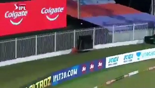 IPL 2020: बाउंड्री से छक्का बचा लाए फ्लाइंग पूरन, फील्डिंग देख हर कोई हैरान, सोशल मीडिया पर हो रही जमकर तारीफ