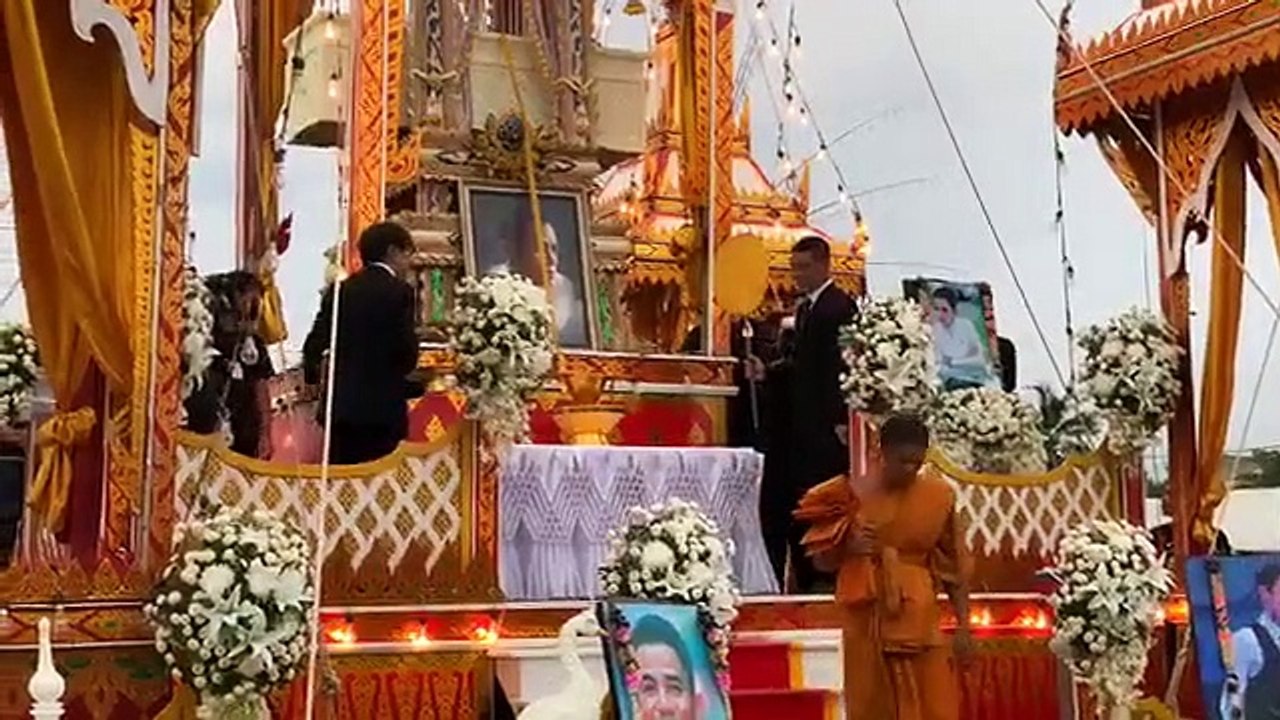 บรรยากาศ พิธีทอดผ้าบังสุกุล งานฌาปนกิจ ‘โรเบิร์ต สายควัน’ #ข่าวสดบันเทิง
