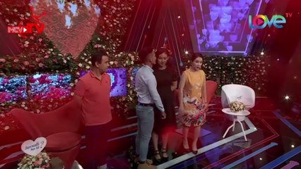 Hotgirl 23 năm 'CÒN NGUYÊN' sướng rơn khi lần đầu được TRAI LẠ HÔN ngay sau khi bấm nút