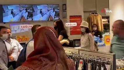 Giyim mağazasında sıra kavgası