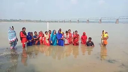 काशी राम आवास खाली कराने को लेकर महिलाओं ने किया प्रदर्शन