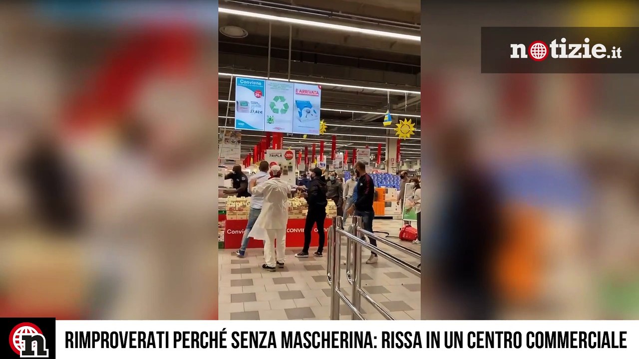 Coronavirus, rimproverati perché senza mascherina: scoppia la rissa nel centro commerciale