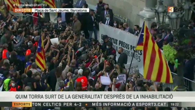 El president Torra surt a la plaça de Sant Jaume