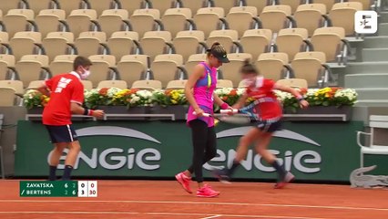 "Jouer un Grand Chelem avec deux raquettes, c'est un manque flagrant de professionnalisme"