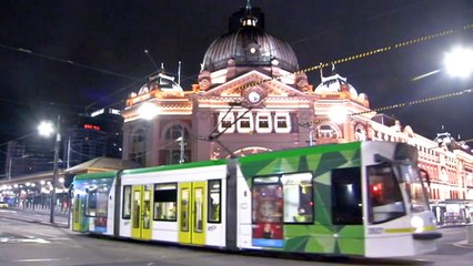 Victoria's rolling 14-day average continues to fall