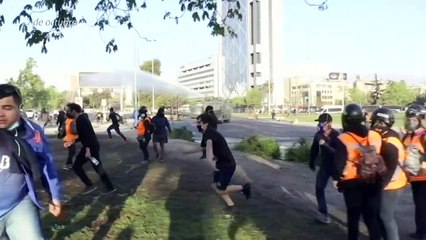 Piñera condena violencia policial durante protestas en Santiago de Chile