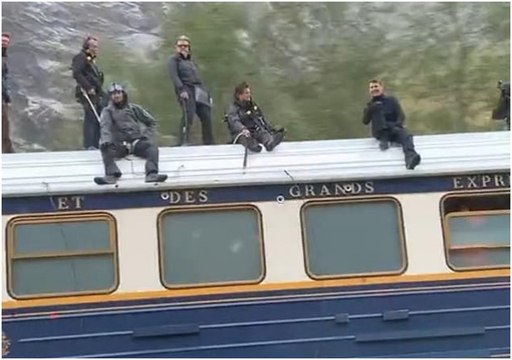 الفنان العالمي توم كروز يحبس الأنفاس باستعداده لتصوير مشهد فوق قطار سريع