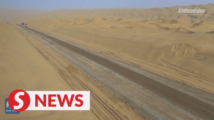 New road crossing China's largest desert under construction