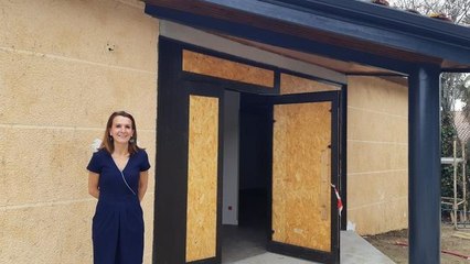 Un nouveau médecin s'intalle dans une petite ville et ne s'attendait pas à ça le jour de l'ouverture