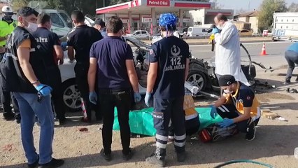 Otomobil park halindeki tıra çarptı: 2 ölü, 2 yaralı - TOKAT