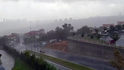 İstanbul'da şiddetli dolu yağışı